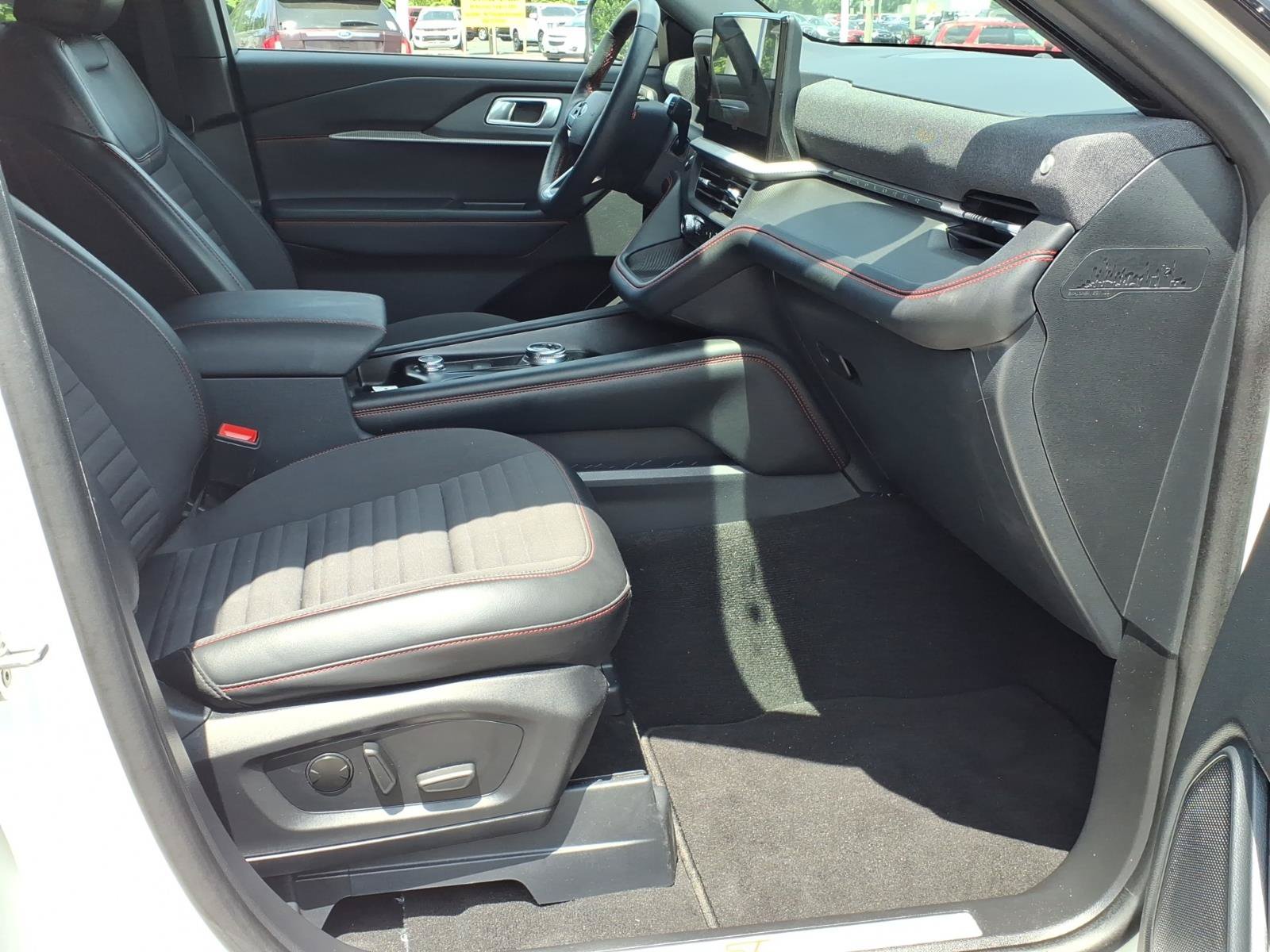 Certified 2025 Ford Explorer ST-Line w/ ST-Line Street Pack AWD/4WD image 20