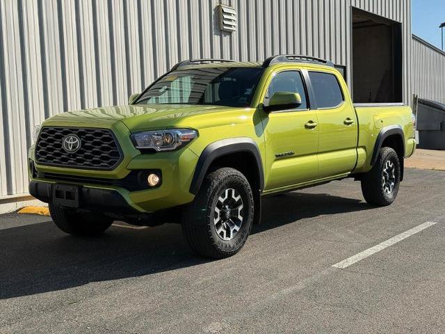 Used 2023 Toyota Tacoma TRD Off-Road w/ TRD Premium Off Road Package AWD/4WD image 2