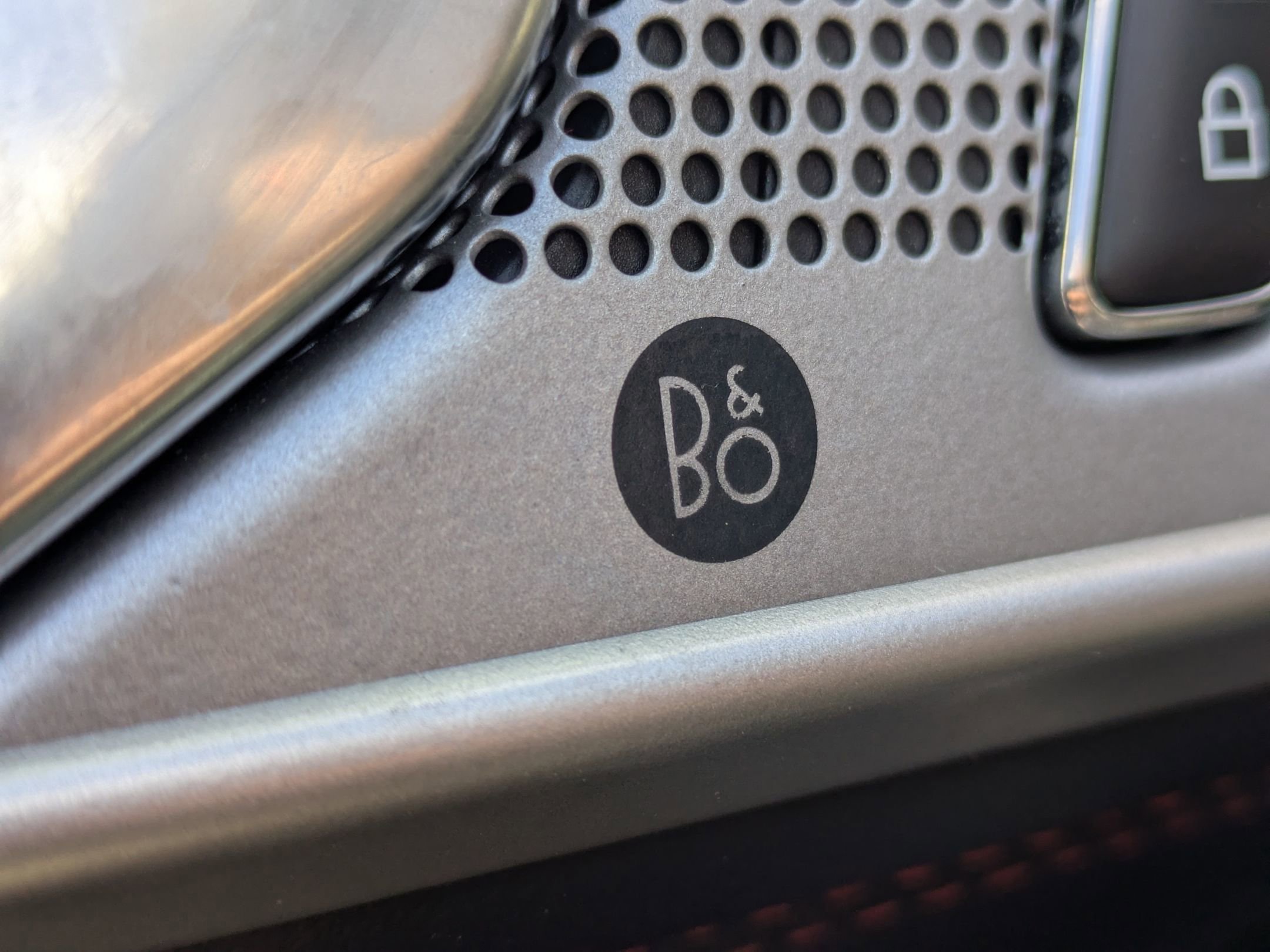 Certified 2024 Ford Explorer ST-Line w/ Class IV Trailer Tow Package image 12