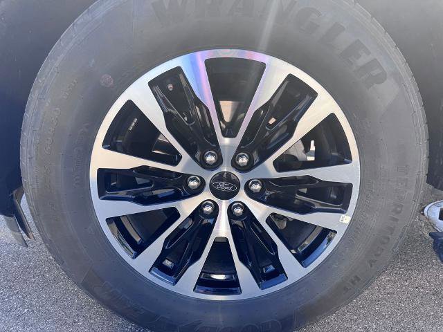 Certified 2025 Ford Expedition Platinum AWD/4WD image 9
