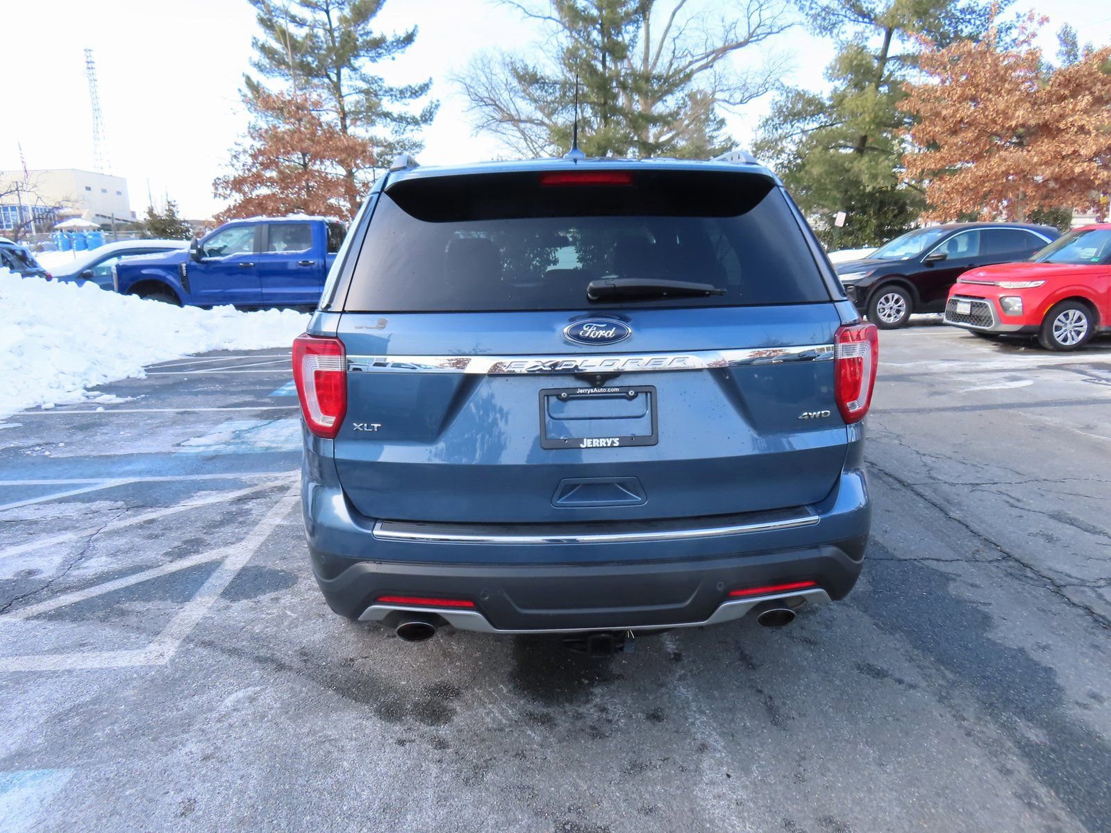 Certified 2018 Ford Explorer XLT w/ Equipment Group 201A image 5