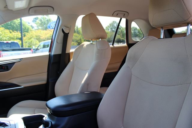 Used 2019 Toyota RAV4 LE w/ Carpet Mat Package AWD/4WD image 10