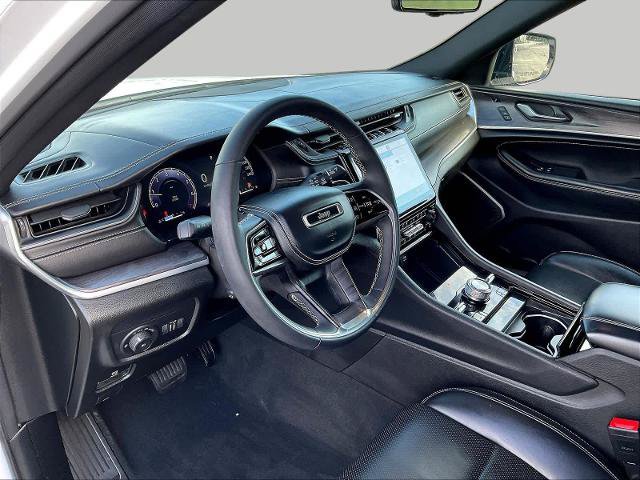 Used 2023 Jeep Grand Cherokee Overland w/ Luxury Tech Group IV AWD/4WD image 19