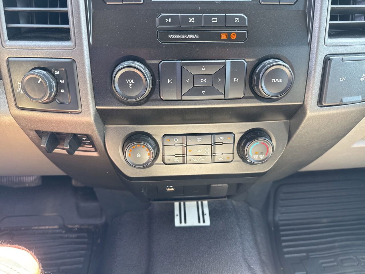 Certified 2022 Ford F250 XL w/ Power Equipment Group image 24