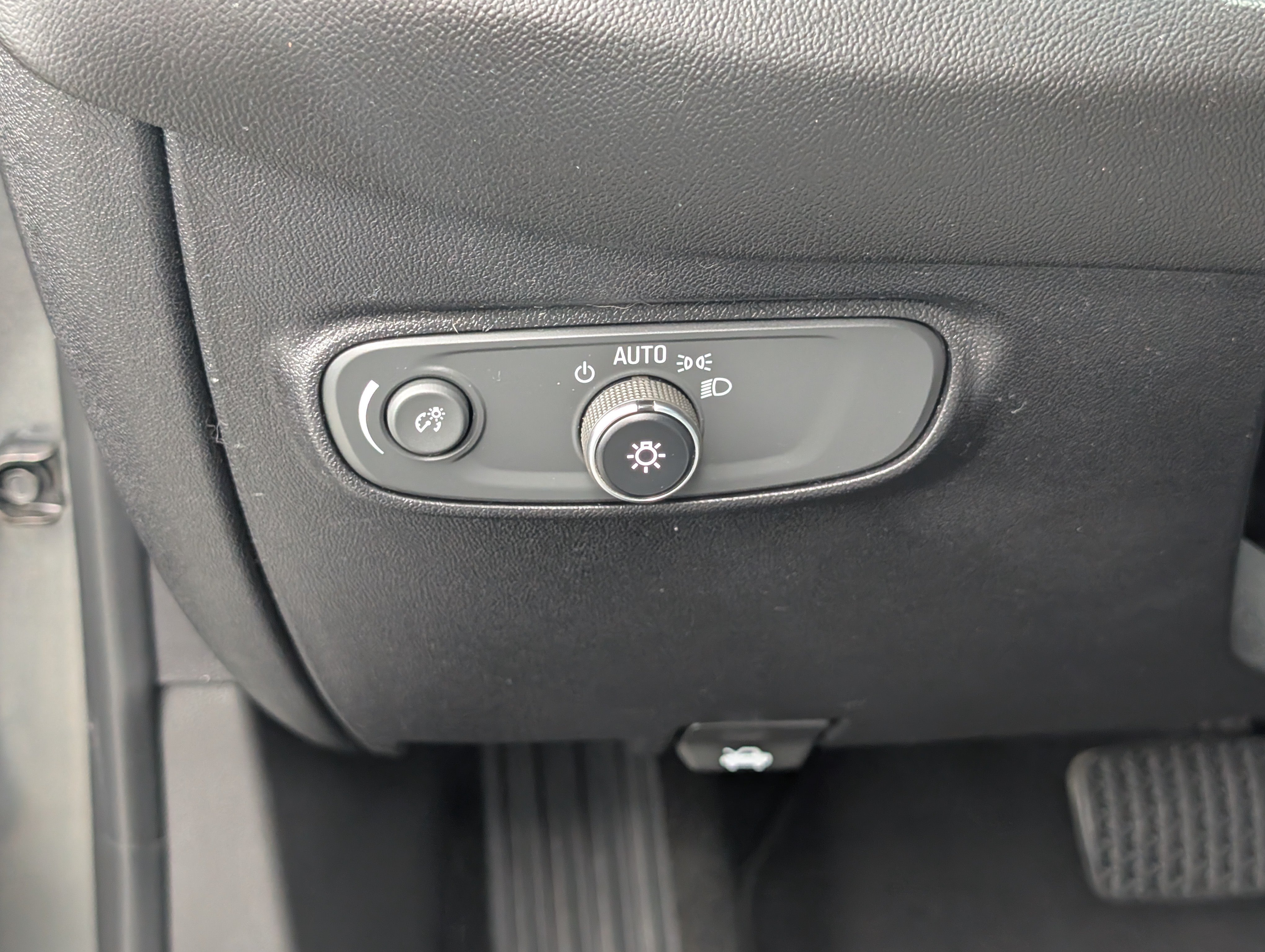 Used 2018 Chevrolet Equinox LS FWD image 18