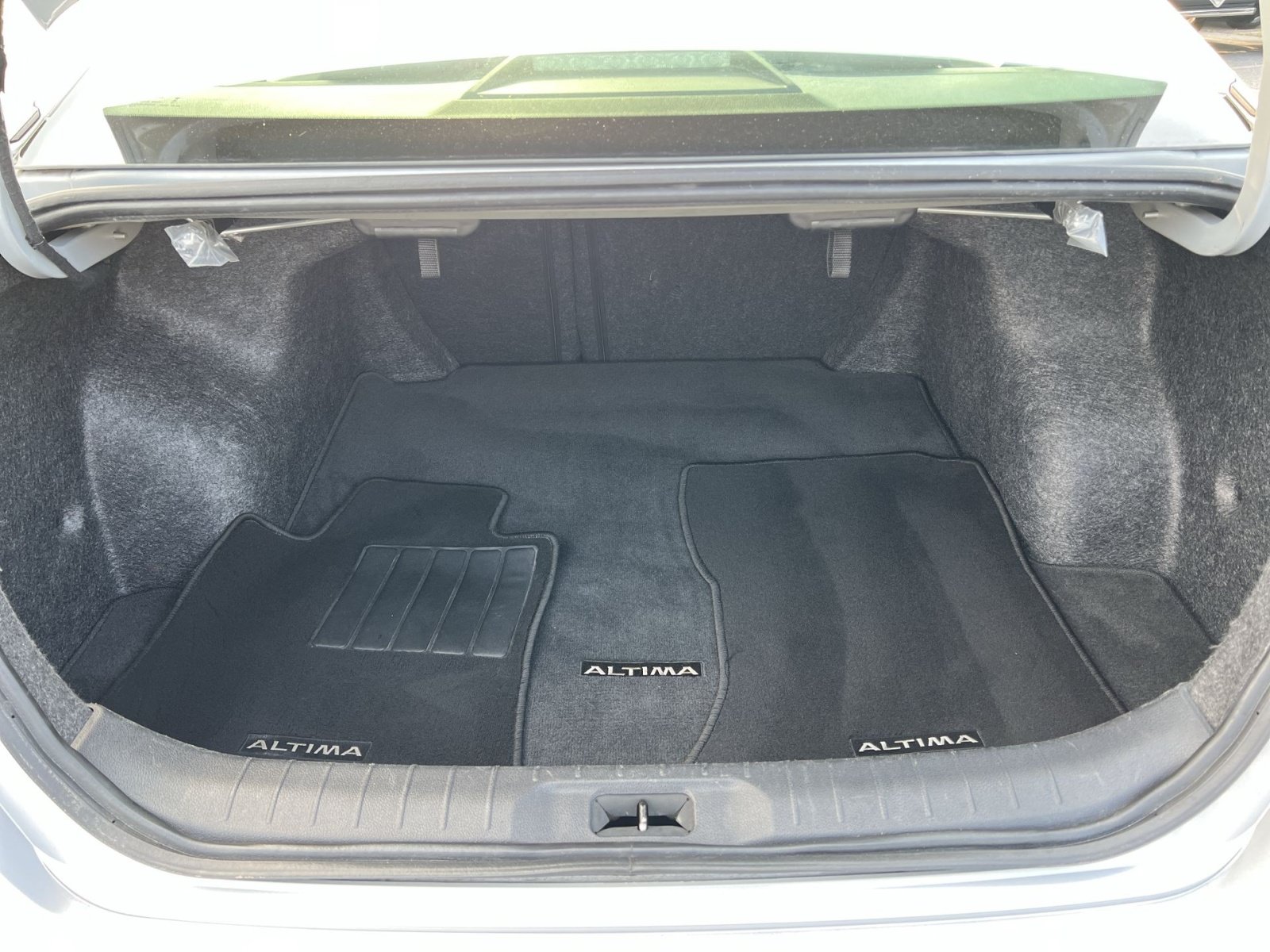 Used 2024 Nissan Altima 2.5 SV FWD image 24