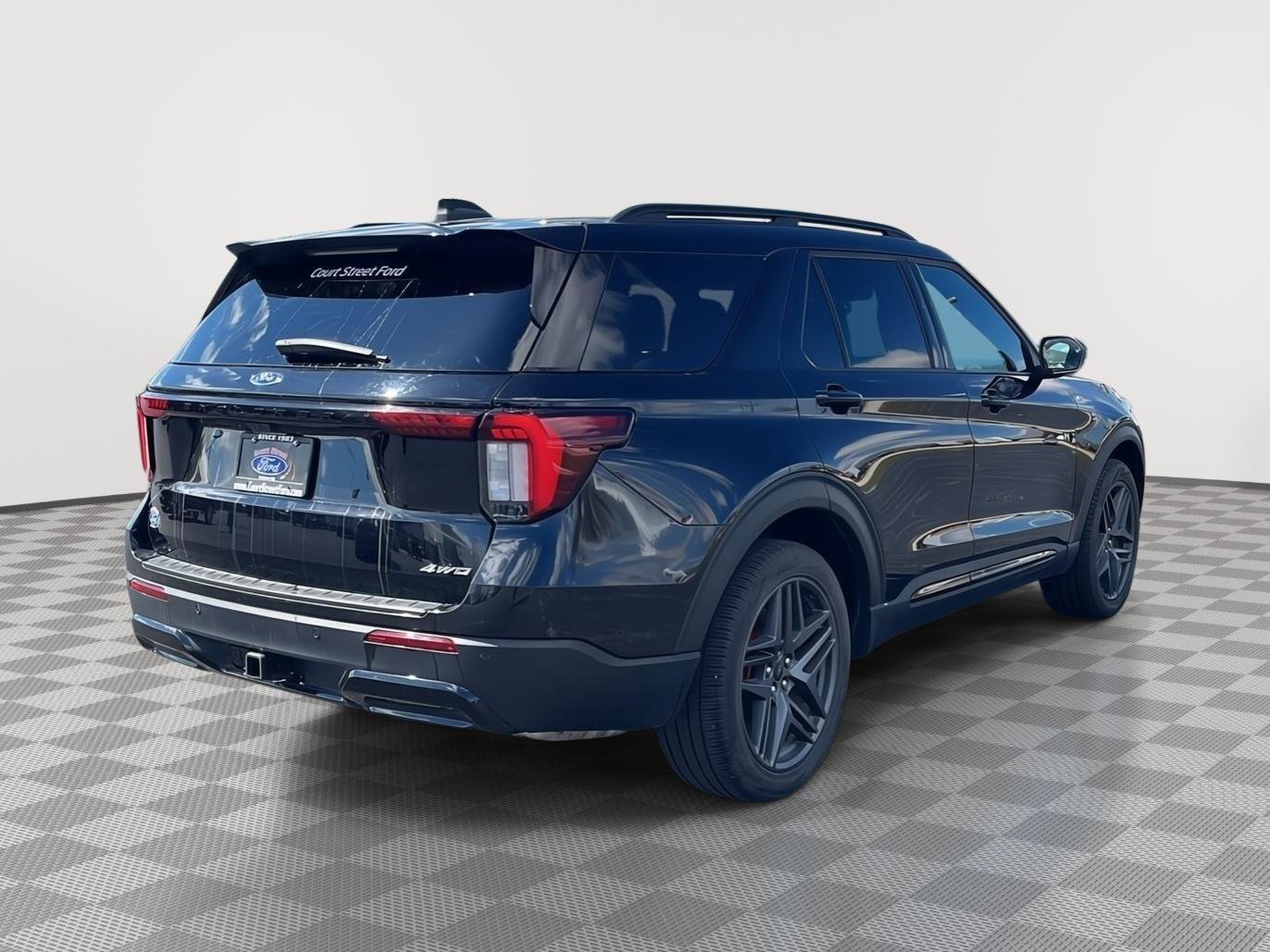 Certified 2025 Ford Explorer ST-Line w/ ST-Line Street Pack image 5
