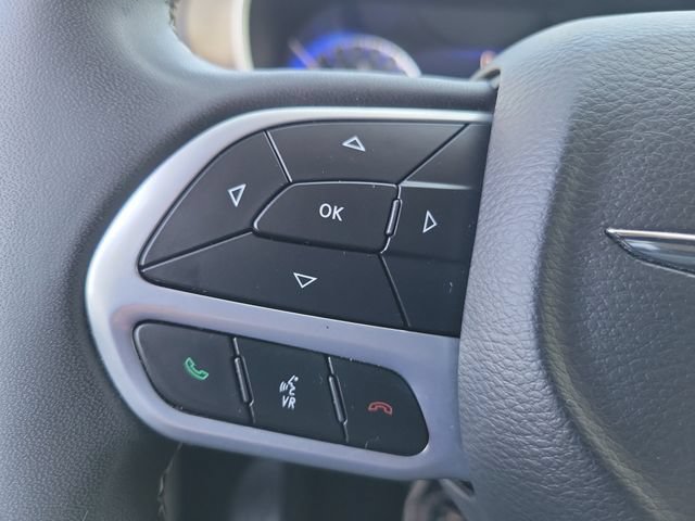 Used 2022 Chrysler Pacifica Touring-L FWD image 31