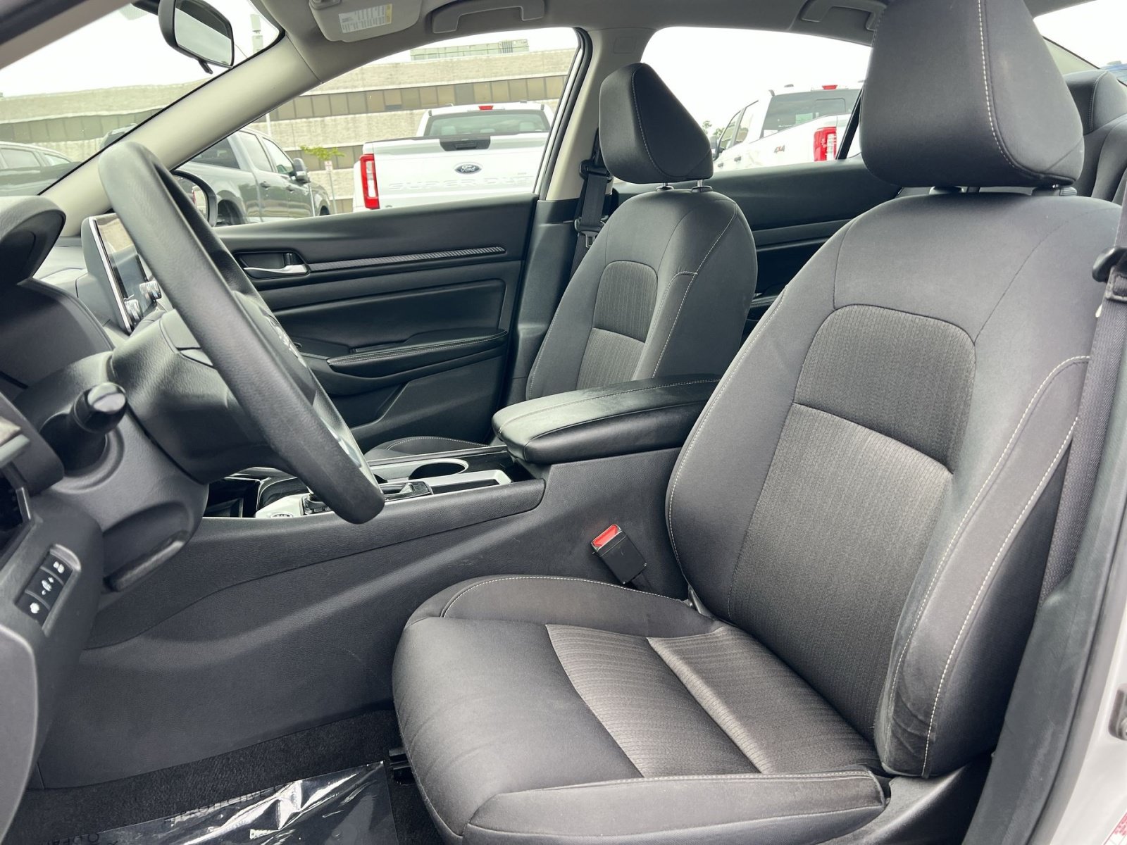 Used 2024 Nissan Altima 2.5 SV FWD image 13