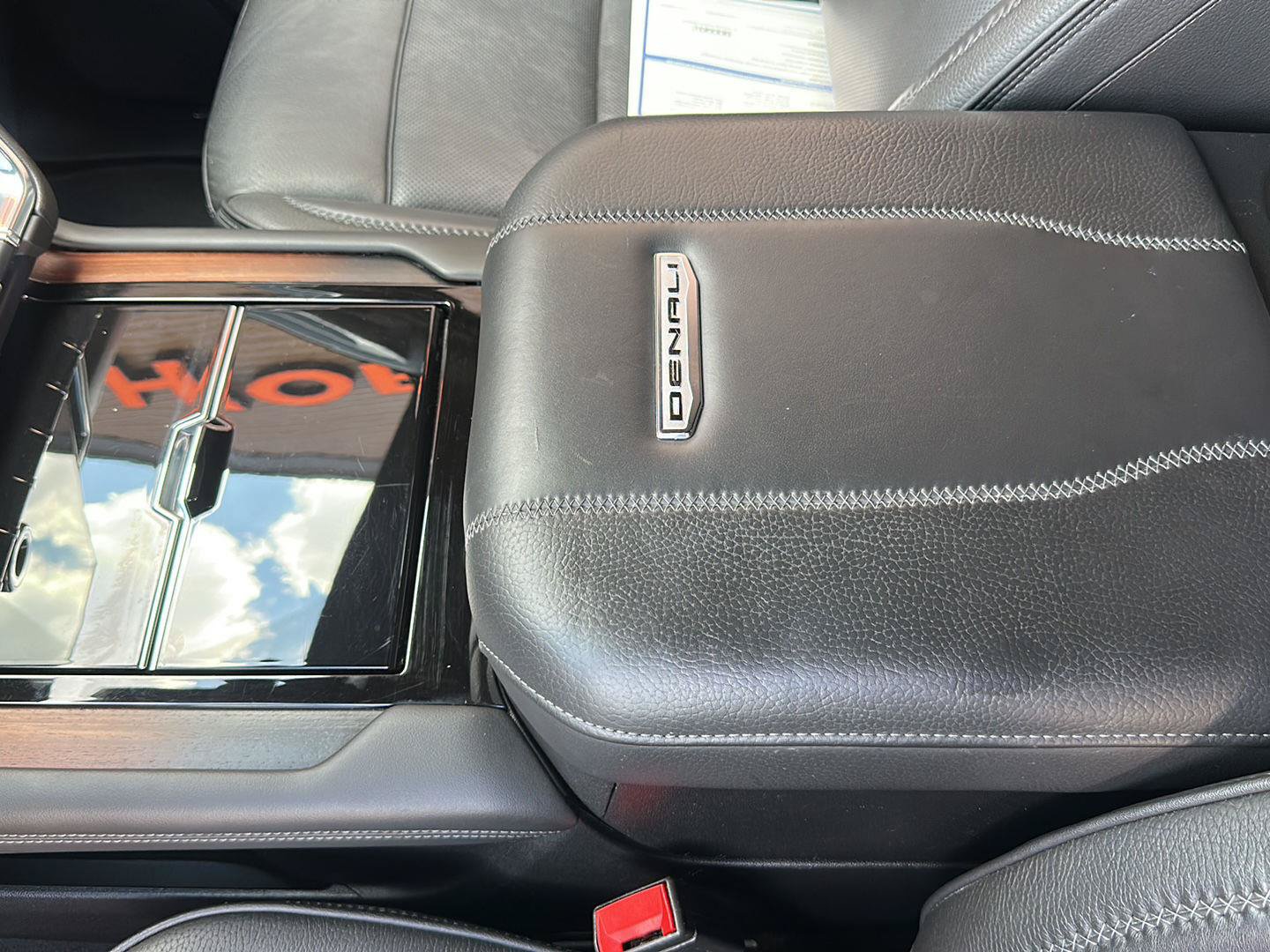 Used 2025 GMC Yukon XL Denali RWD image 22