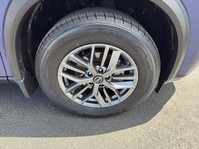 Used 2023 Nissan Rogue S AWD/4WD image 11