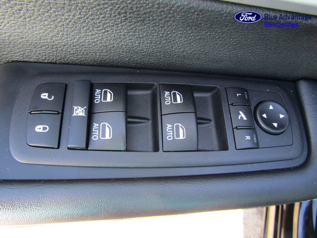 Used 2025 Chrysler Pacifica Limited FWD image 30