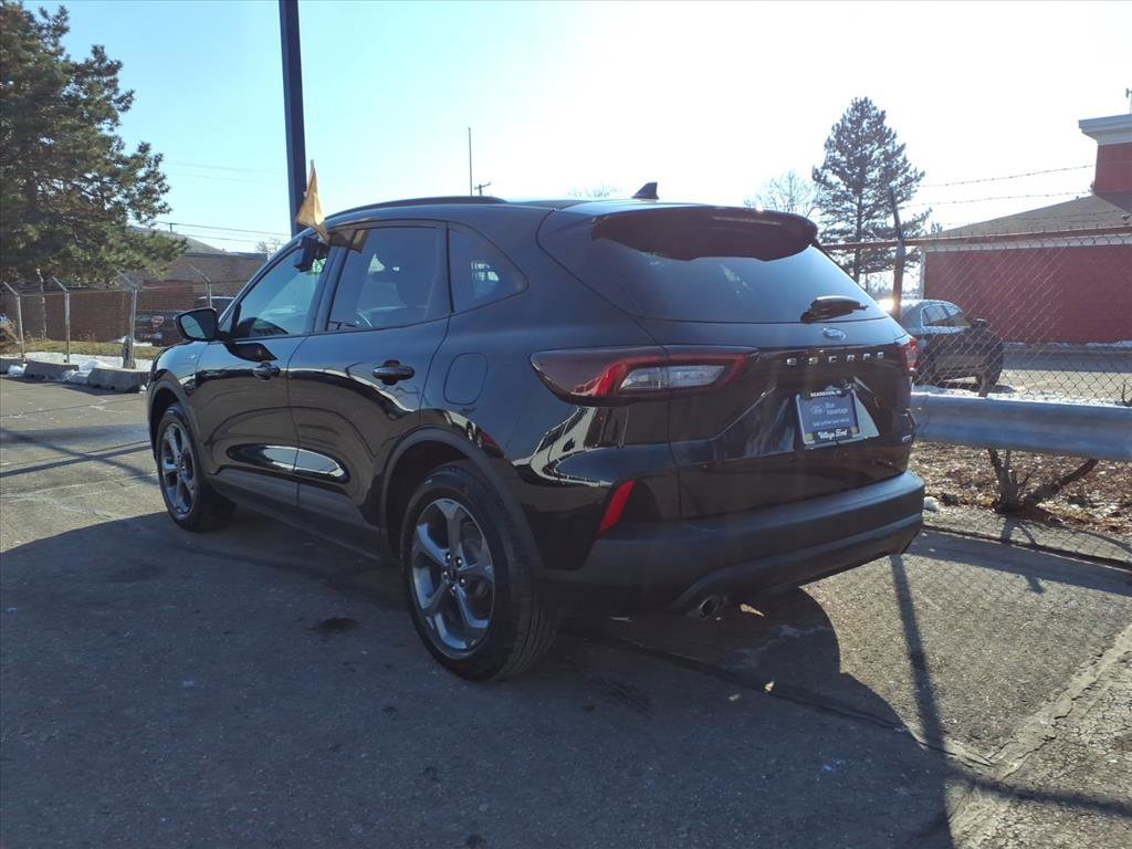 Certified 2025 Ford Escape ST-Line Elite image 4