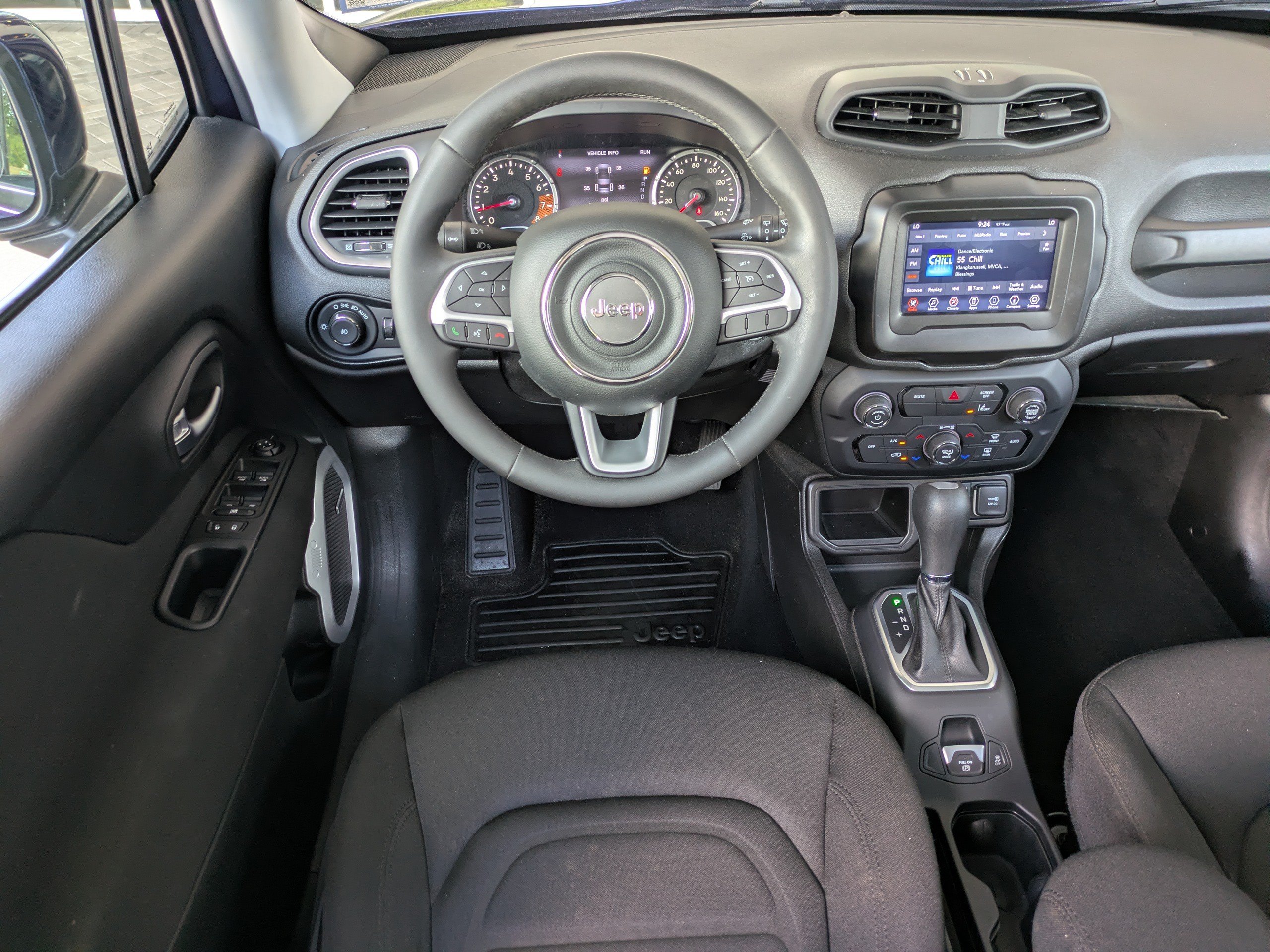Used 2021 Jeep Renegade Latitude w/ Sun & Sound Group FWD image 16