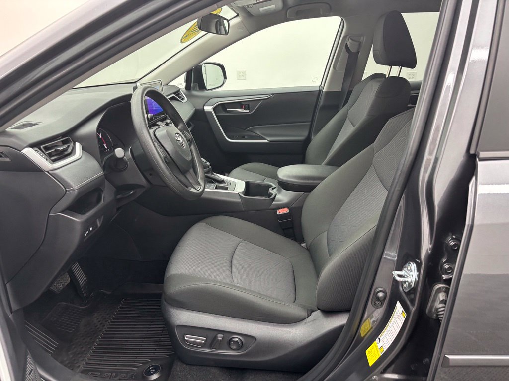 Used 2025 Toyota RAV4 XLE AWD/4WD image 22