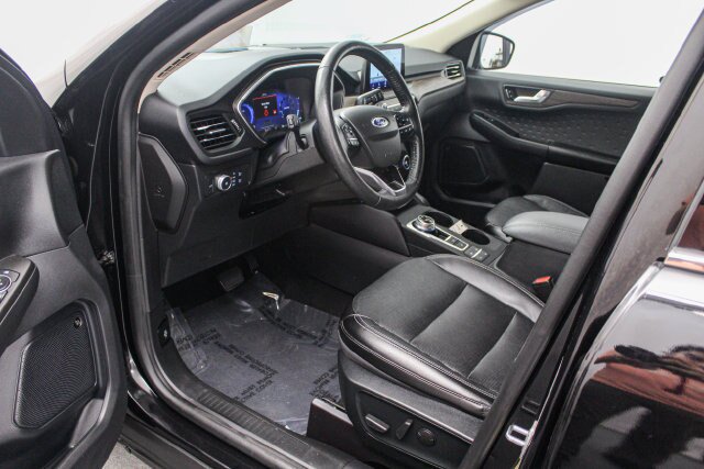 Certified 2020 Ford Escape Titanium w/ Titanium Premium Package 2.0 AWD/4WD image 12