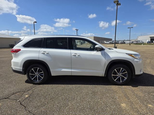 Used 2017 Toyota Highlander XLE image 5