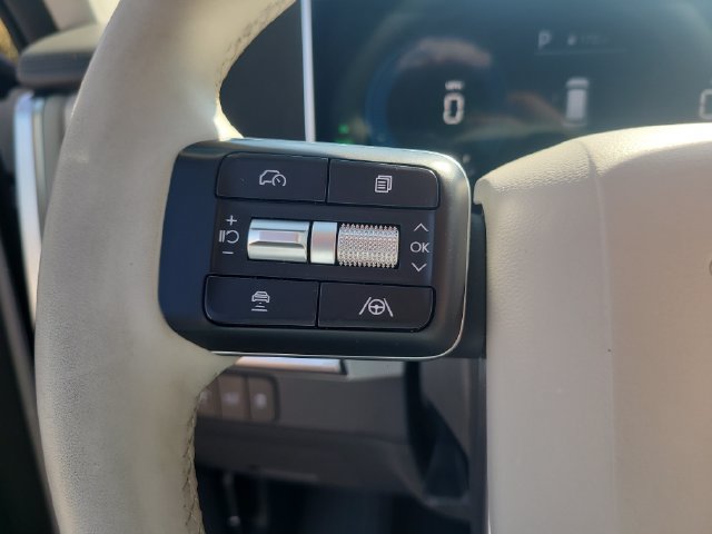 Used 2025 Hyundai Santa Fe SEL FWD image 14
