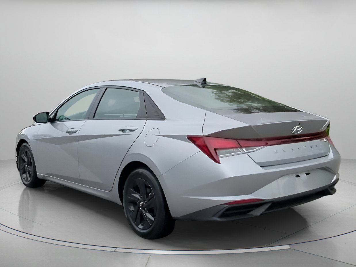 Used 2023 Hyundai Elantra SEL w/ Cargo Package image 13