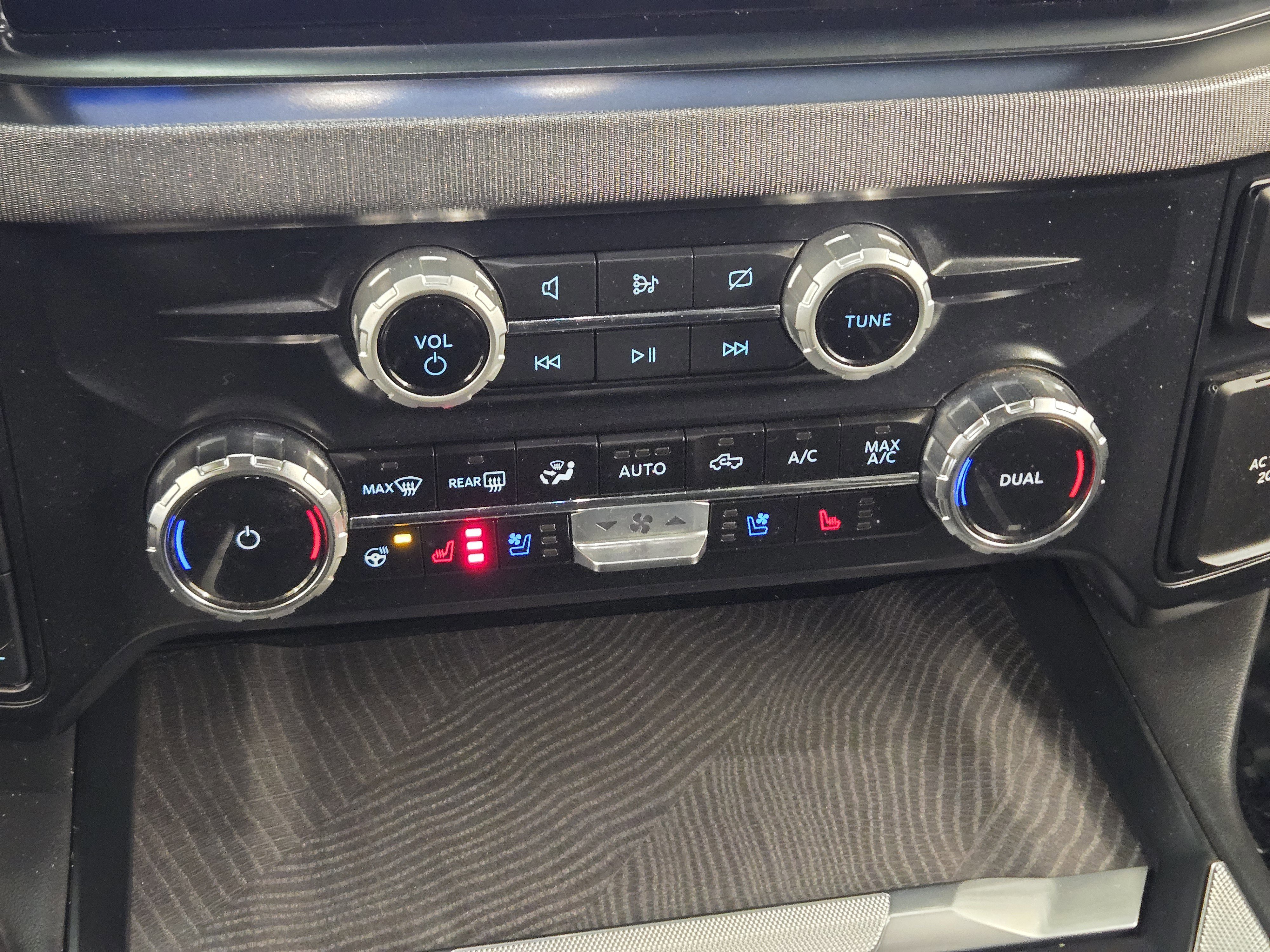 Certified 2024 Ford F250 Platinum w/ Tremor Off-Road Package image 16