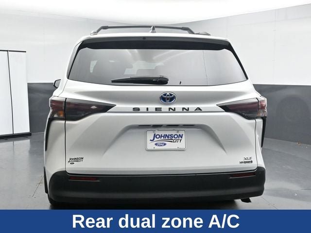Used 2024 Toyota Sienna XLE FWD image 11