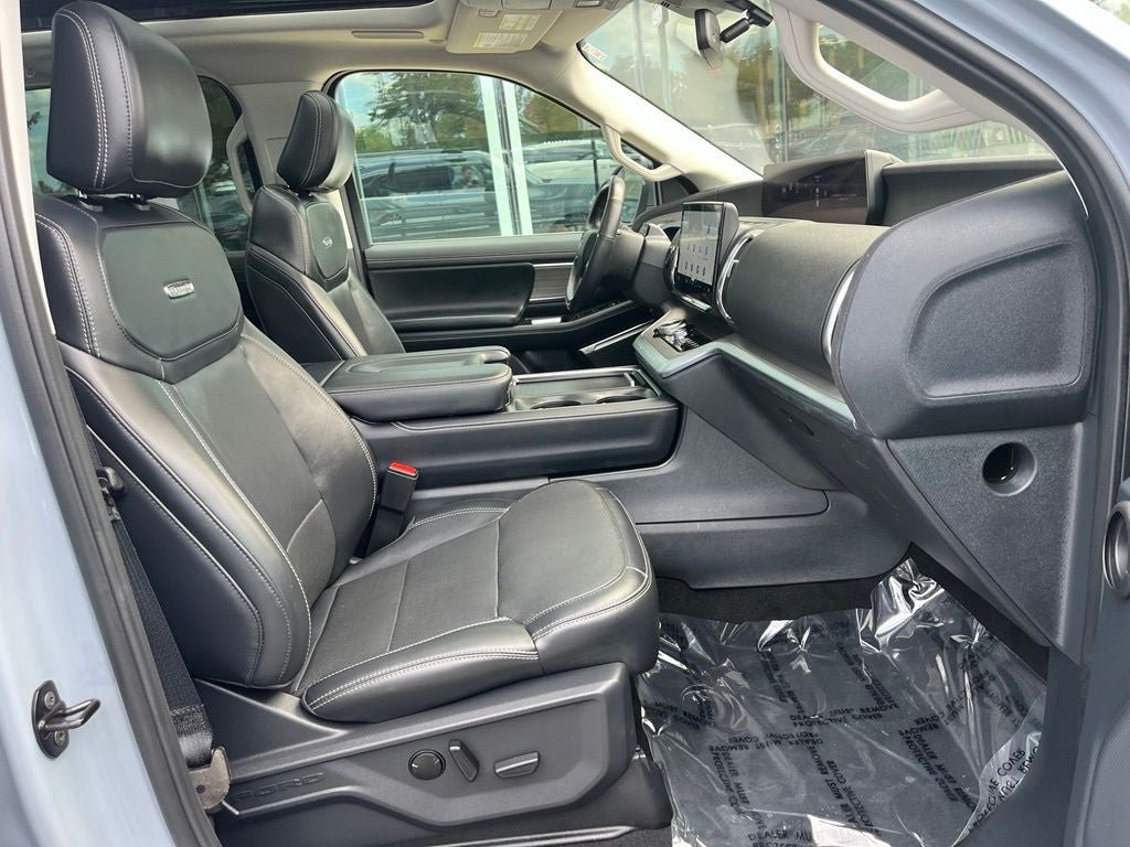 Certified 2025 Ford Expedition Max Platinum w/ Driver's Package AWD/4WD image 16