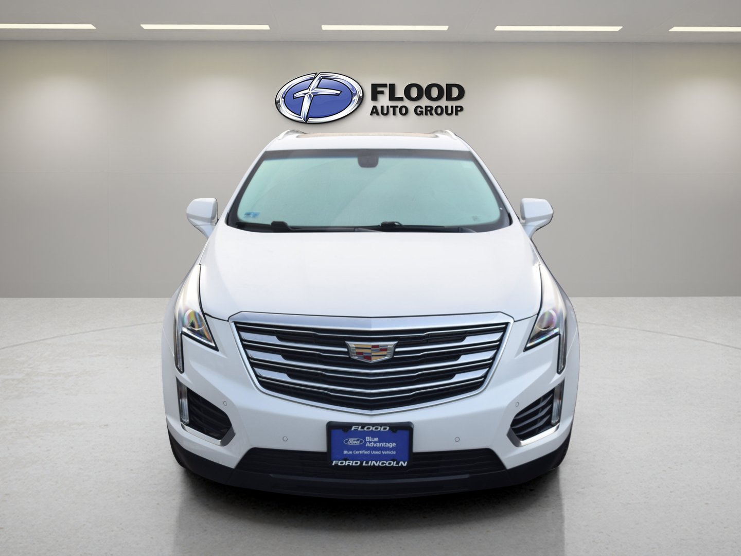 Used 2017 Cadillac XT5 Luxury AWD/4WD image 2