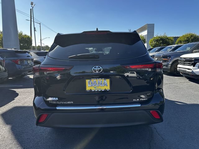 Used 2024 Toyota Highlander XLE AWD/4WD image 6