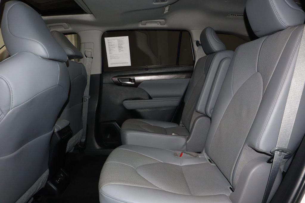 Used 2023 Toyota Highlander Limited image 21