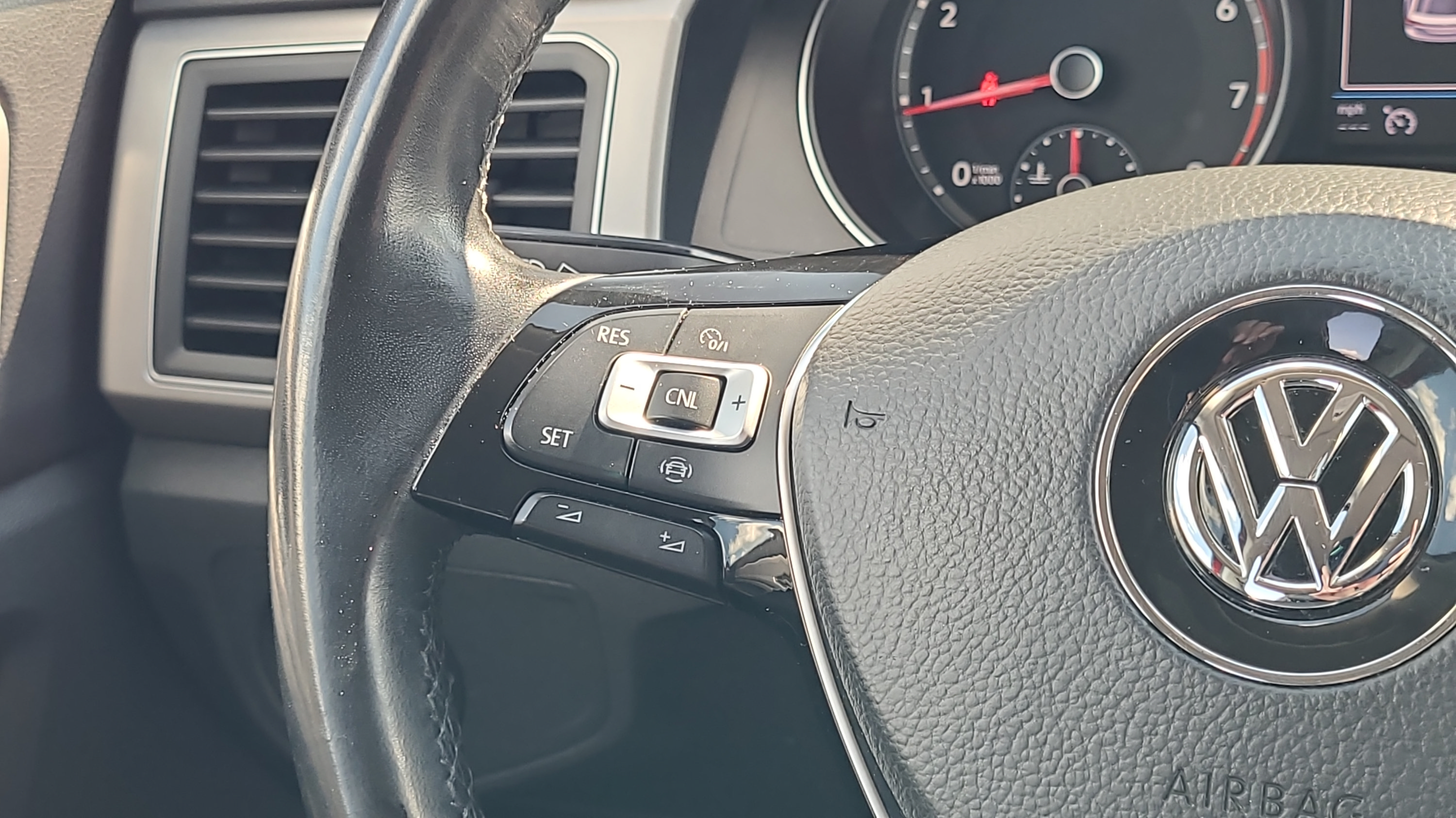 Used 2019 Volkswagen Atlas SE AWD/4WD image 14