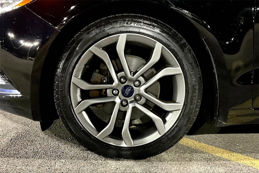 Certified 2017 Ford Fusion SE w/ Equipment Group 601A image 9