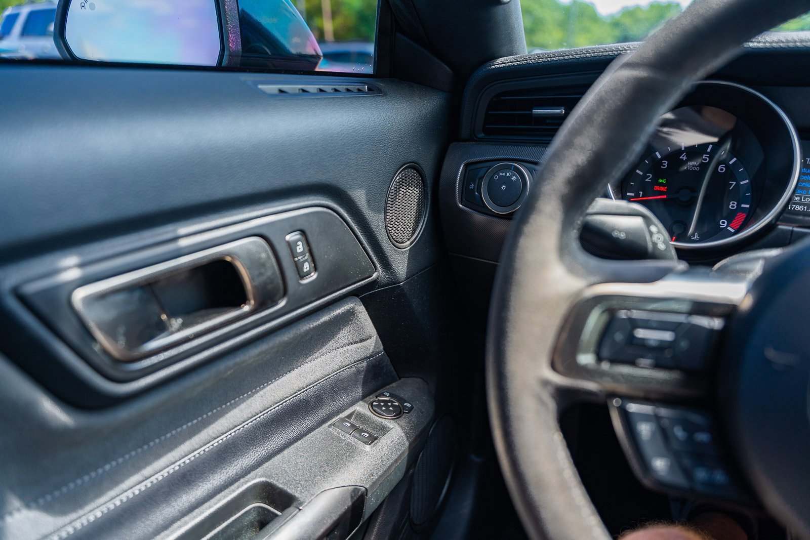 Certified 2020 Ford Mustang Shelby GT350 w/ Technology Package image 28