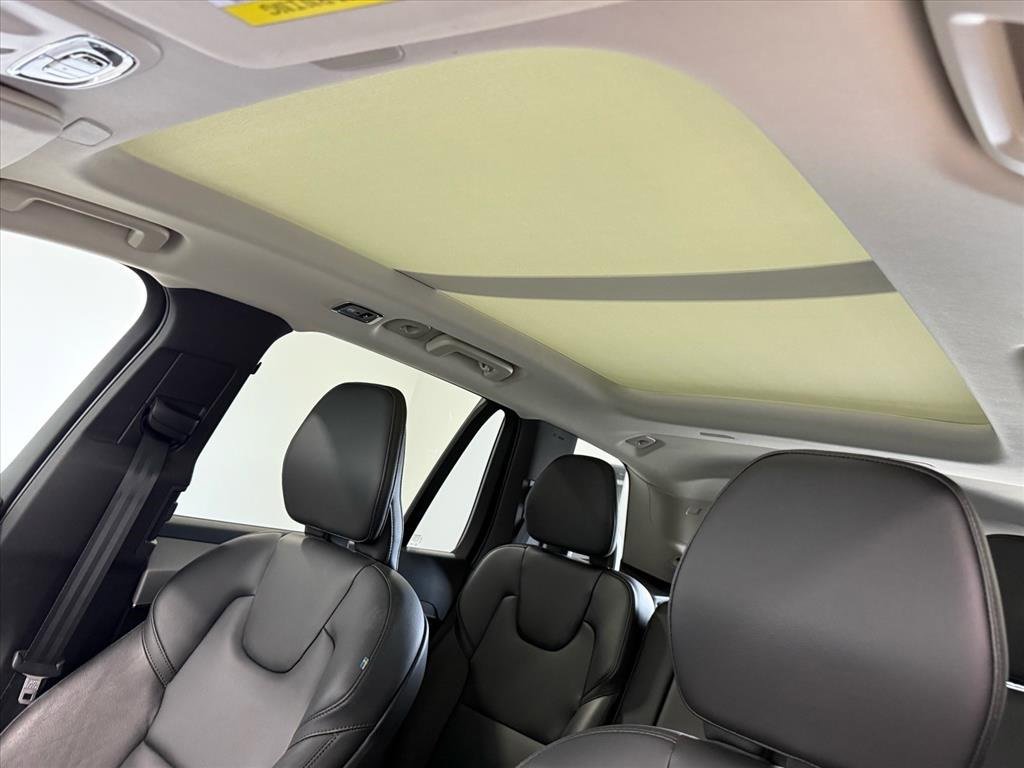 Used 2022 Volvo XC90 T5 Momentum image 18