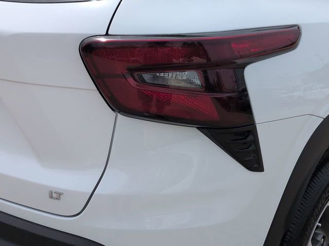 Used 2025 Chevrolet Trax LT w/ LT Convenience Package image 14