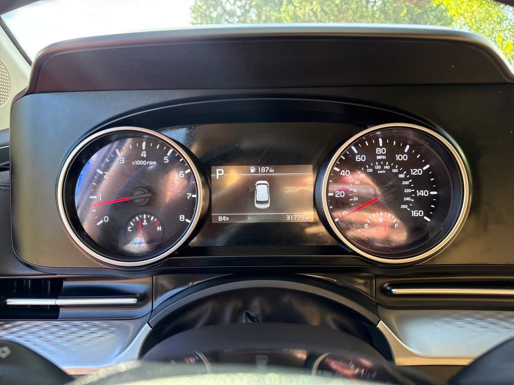Used 2024 Kia Carnival LX FWD image 16