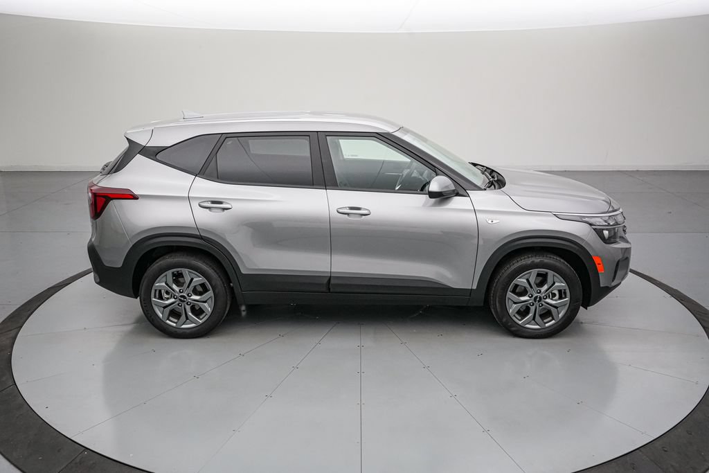 Used 2026 Kia Seltos LX AWD/4WD image 3