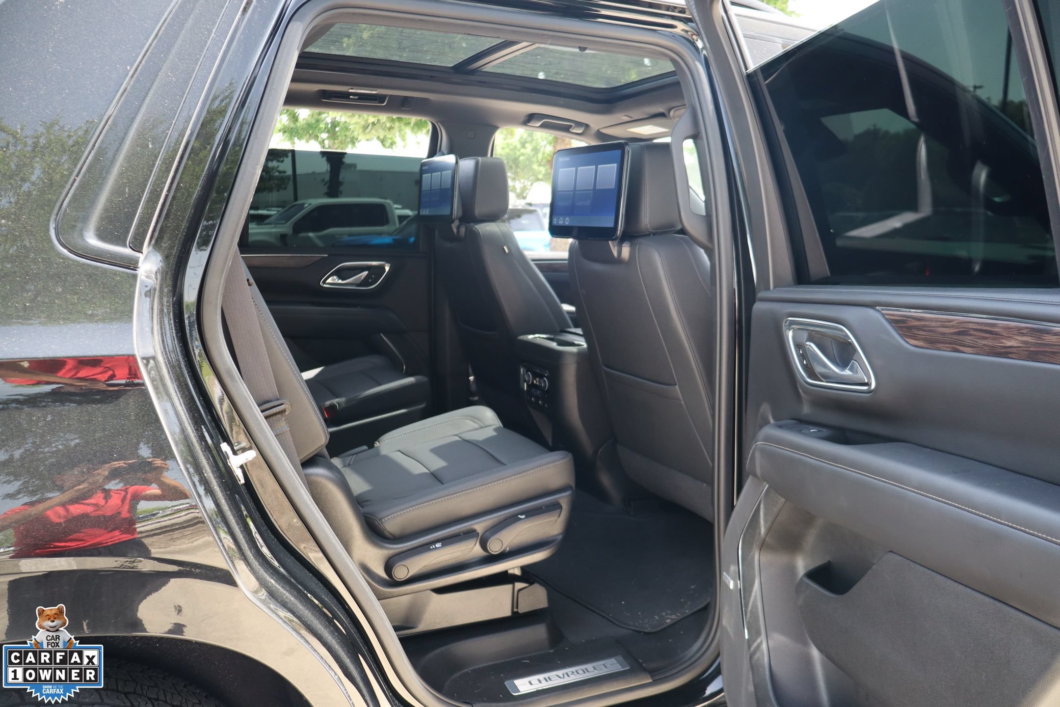 Used 2023 Chevrolet Tahoe Z71 w/ Luxury Package AWD/4WD image 28
