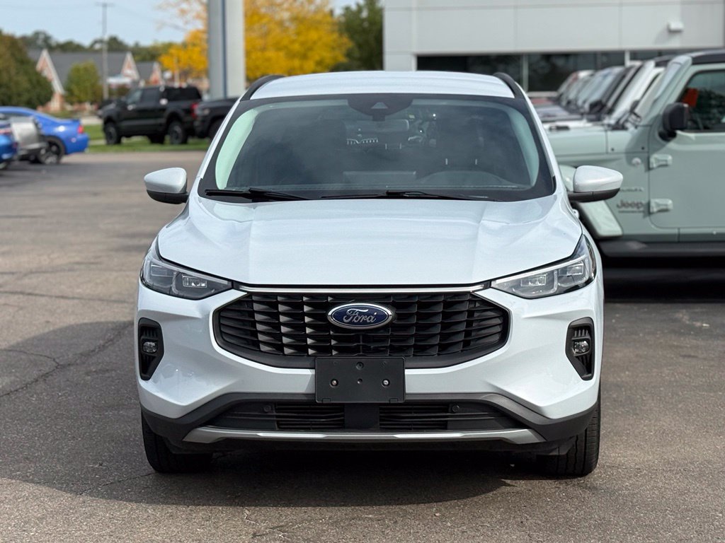 Certified 2025 Ford Escape Platinum AWD/4WD image 31