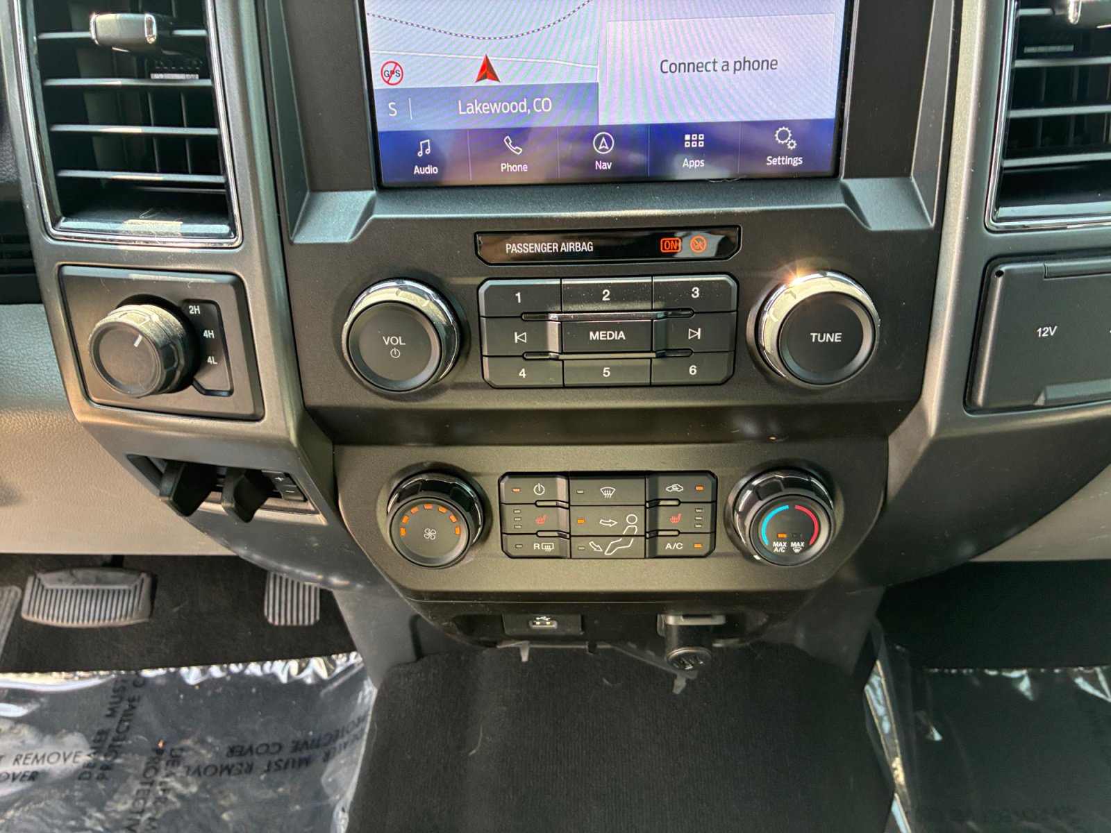 Certified 2020 Ford F250 XLT w/ XLT Premium Package AWD/4WD image 30