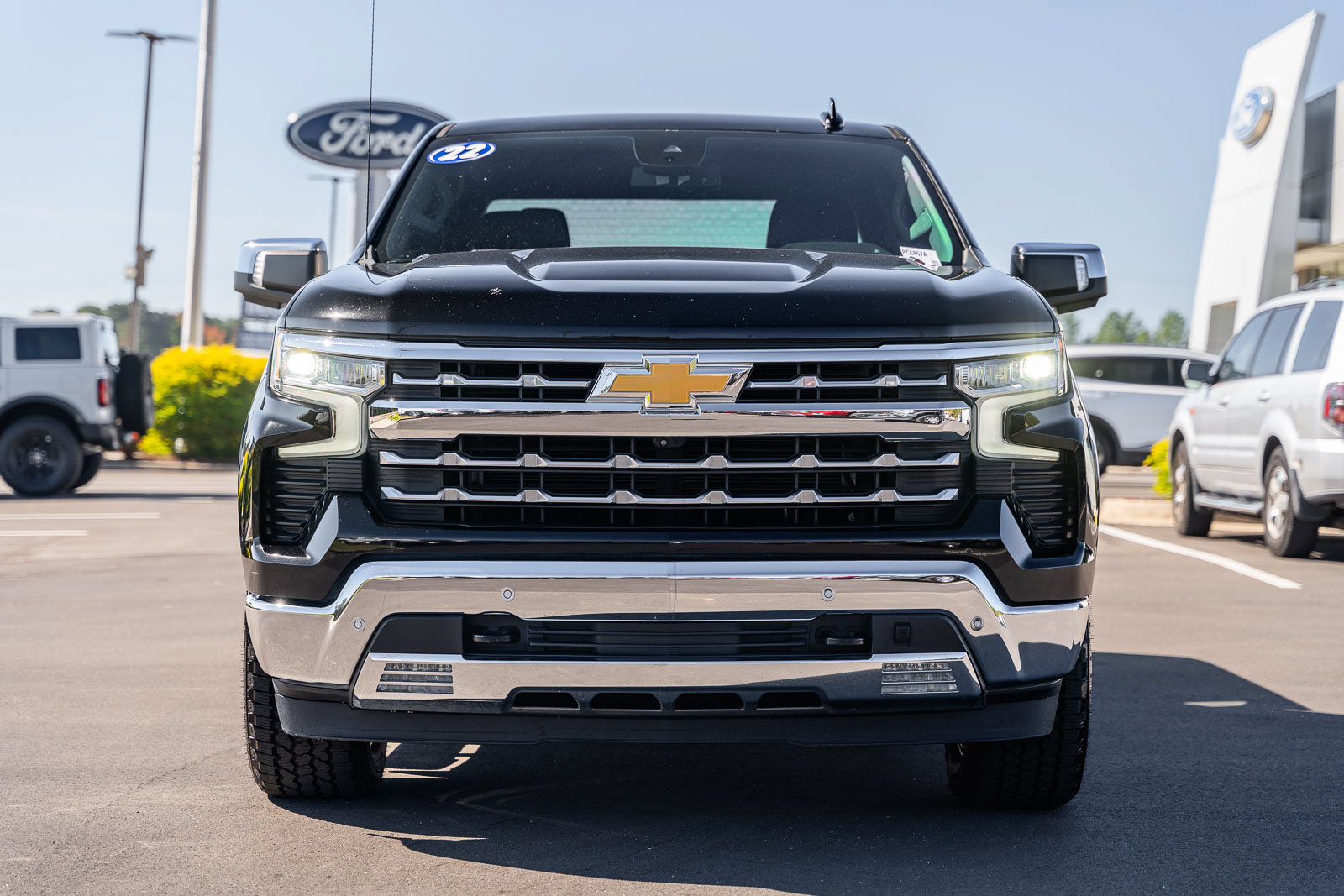 Used 2022 Chevrolet Silverado 1500 LTZ w/ Max Trailering Package RWD image 2