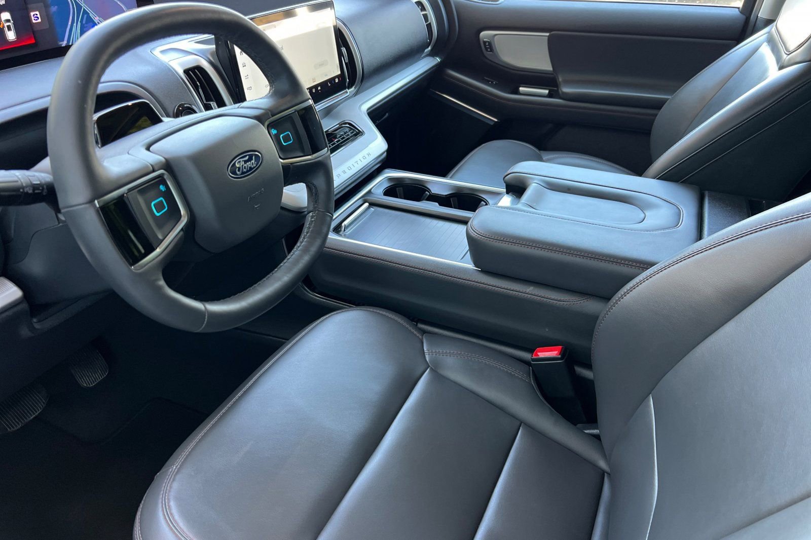 Certified 2025 Ford Expedition Active AWD/4WD image 12