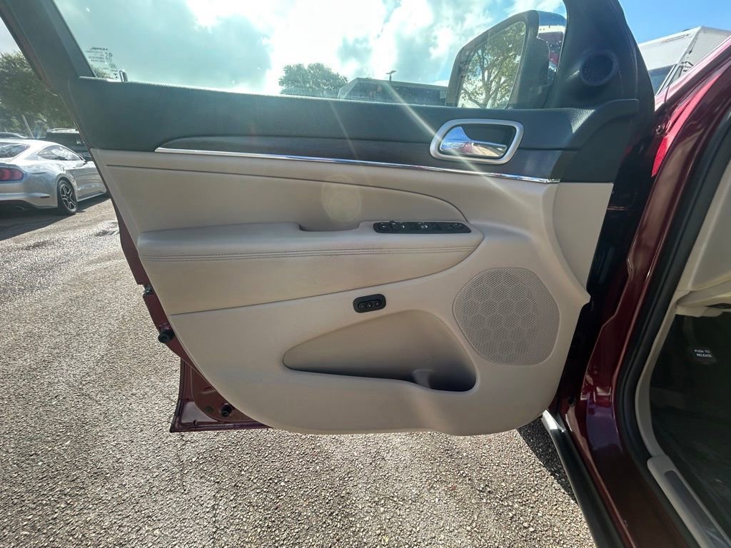 Used 2017 Jeep Grand Cherokee Limited image 35