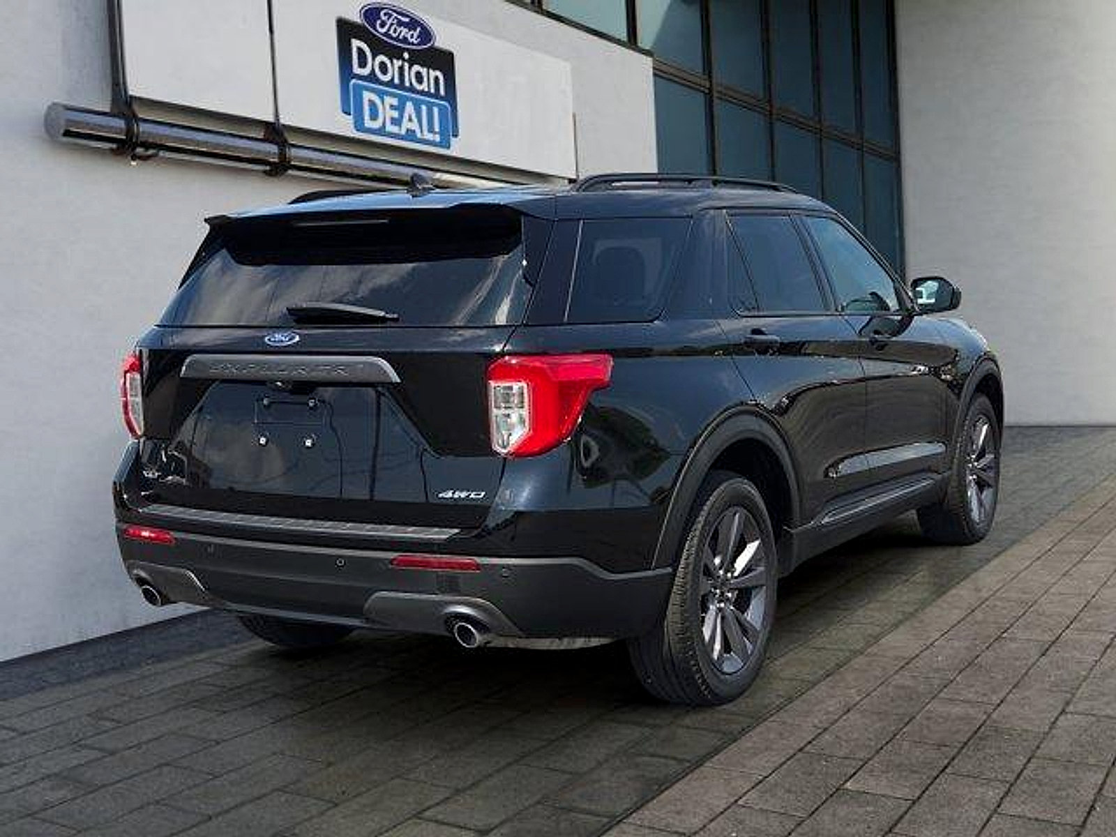 Certified 2023 Ford Explorer XLT w/ Equipment Group 202A AWD/4WD image 3