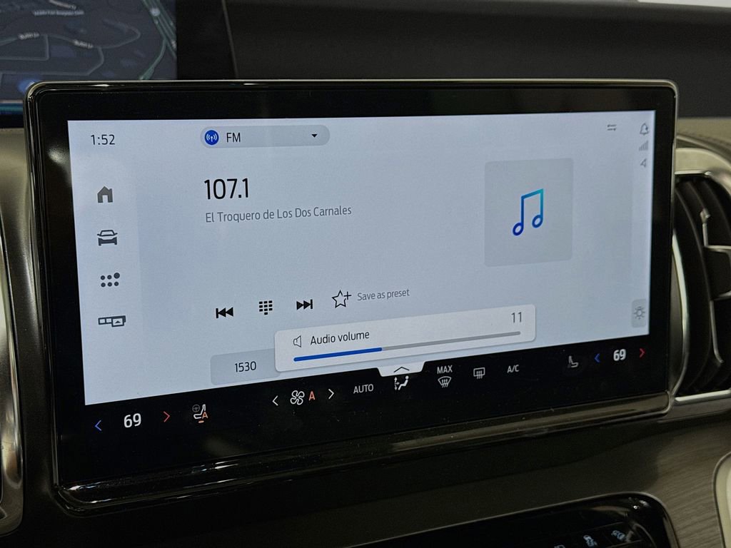 Certified 2025 Ford Expedition Platinum image 18