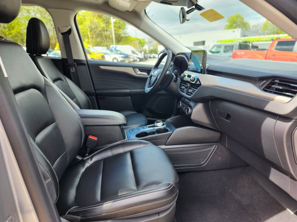 Certified 2022 Ford Escape SEL w/ Technology Package AWD/4WD image 11