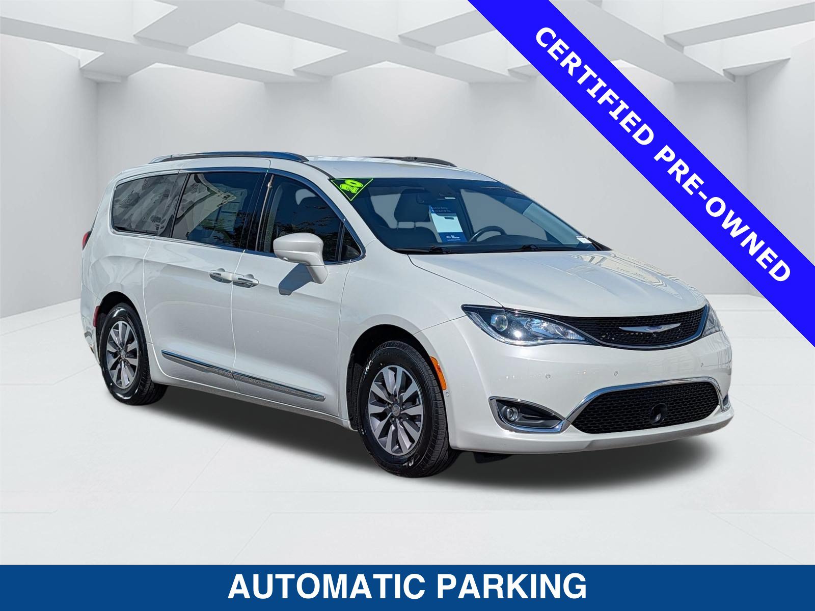 Used 2020 Chrysler Pacifica Touring-L Plus FWD image 3