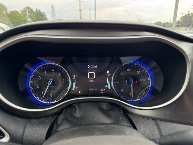 Used 2024 Chrysler Pacifica Touring-L image 25