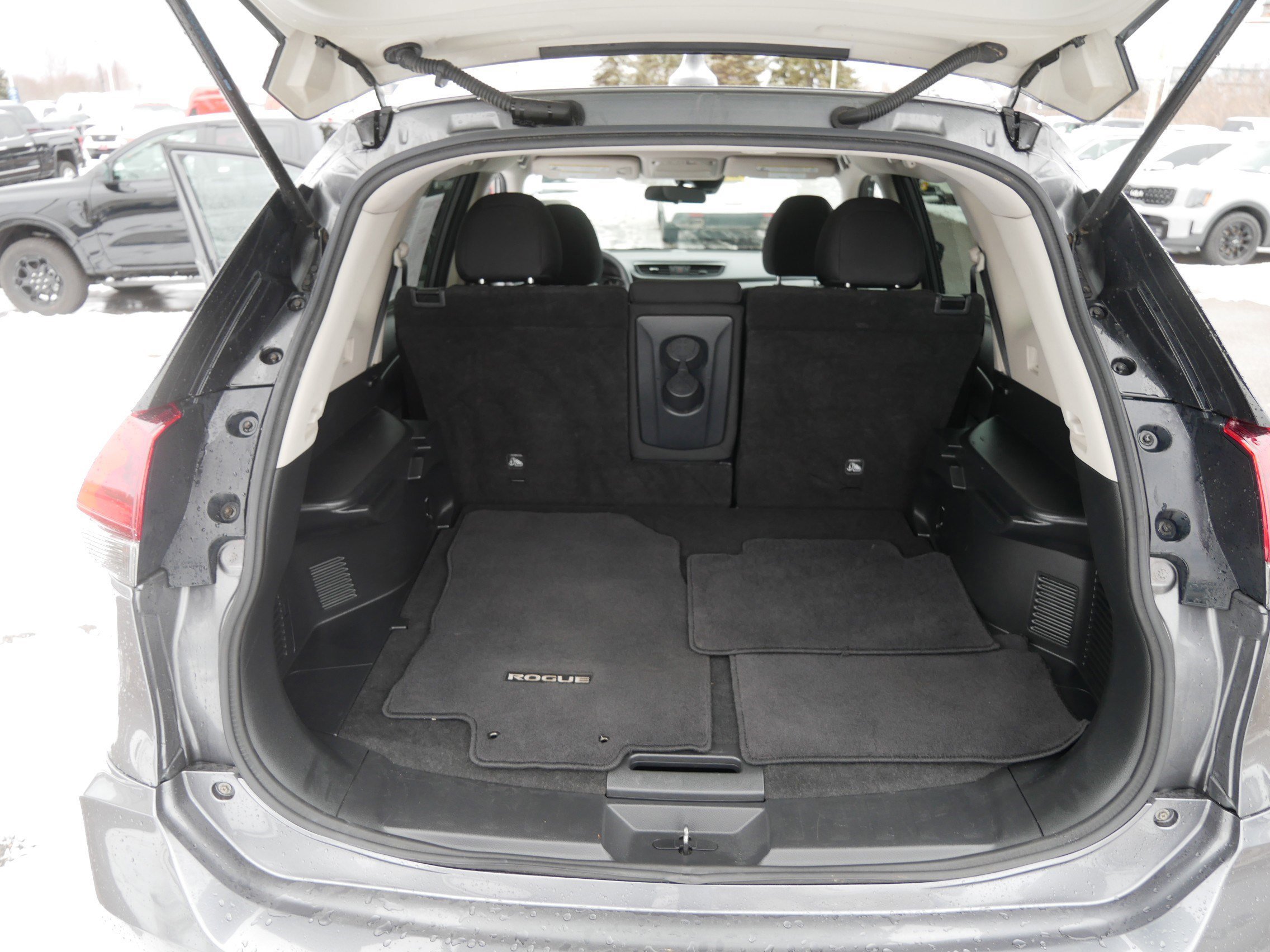 Used 2020 Nissan Rogue S image 18