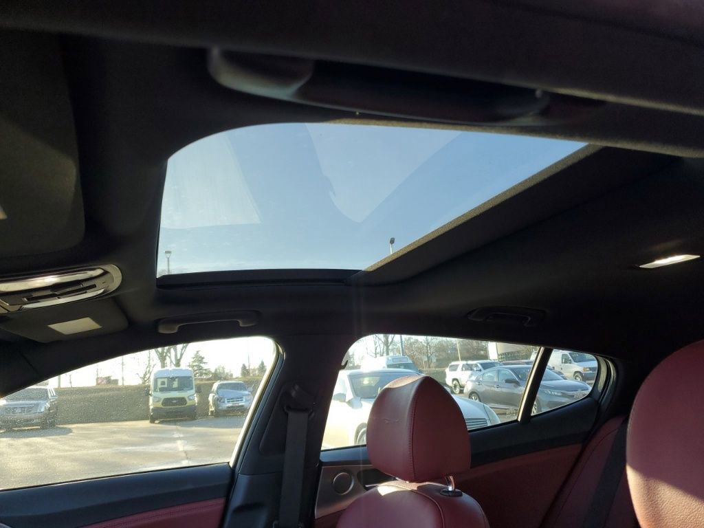 Used 2018 Kia Stinger GT1 image 29