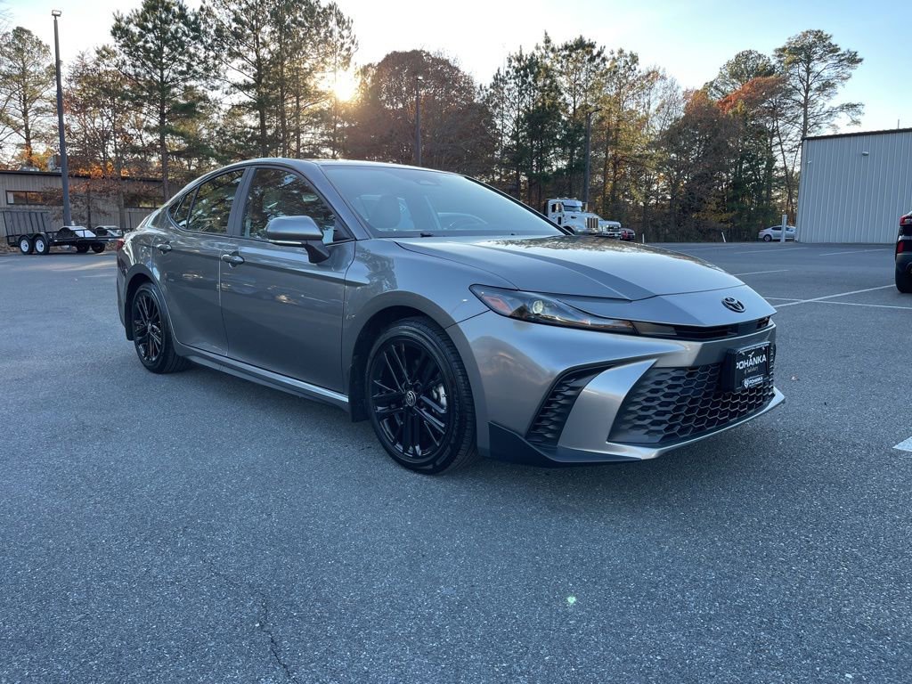 Used 2025 Toyota Camry SE image 4
